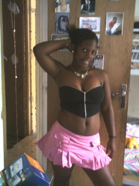 elle cest ma petite puce louisia desse de dominante elle es tres mimi donc les ga laisse vos com pou ele